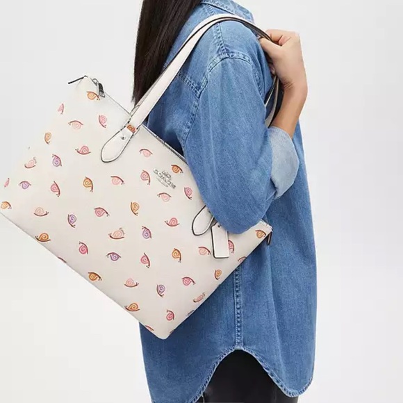 Coach Gallery Tote Bag With Snail Print - Picture 3 of 9